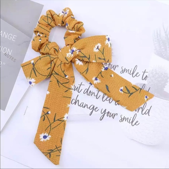 NEW ARRIVAL | Bow Scrunchie 1 for $12, 2 for $18 - Picture 6 of 8